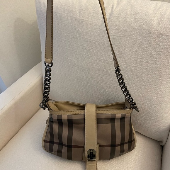 Burberry bag. Used/fair condition - Picture 5 of 8